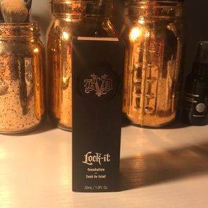 Kat Von D lock it foundation-